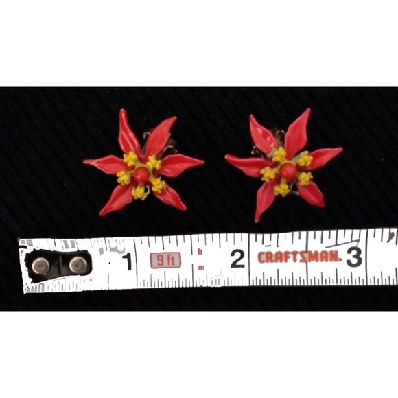 Vintage Red Yellow Poinsettia Flower 1960's Style Women's Clip On Earings - Picture 2 of 4